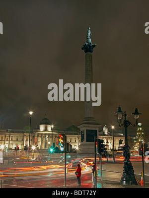 Langzeitbelichtung Bild des Nelson Säule und die National Gallery und Tralfagar Square Stockfoto