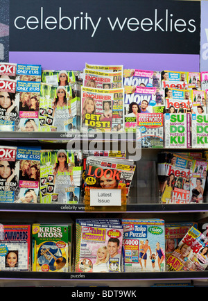 Promi-Klatsch / real Life Magazine in Tesco verkauft. Stockfoto