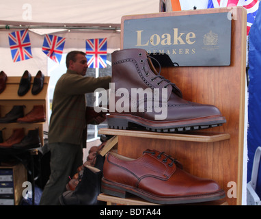 Loake Schuhe auf Verkauf in Großbritannien. Stockfoto