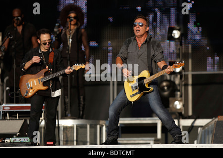 Bruce Springsteen & die E Street Band, arbeiten On A Dream Tour, Stade de Suisse, Bern, Schweiz Stockfoto