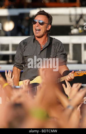 Bruce Springsteen & die E Street Band, arbeiten On A Dream Tour, Stade de Suisse, Bern, Schweiz Stockfoto