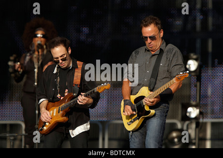 Bruce Springsteen & die E Street Band, arbeiten On A Dream Tour, Stade de Suisse, Bern, Schweiz Stockfoto