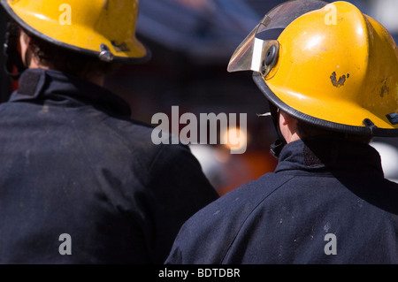 Feuerwehrleute im Anschluss an die 30. April 2007 Dale Street-Feuer in Manchester, England. Stockfoto