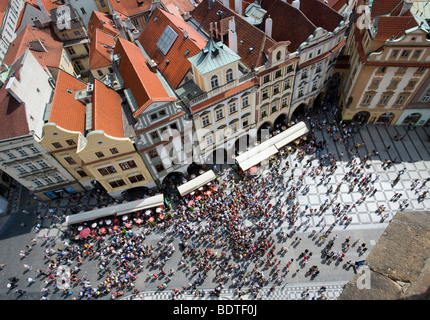 Luftaufnahme von Prag gesehen aus dem astronomischen Turm auf dem Altstädter Ring in Prag, Tschechien. Stockfoto