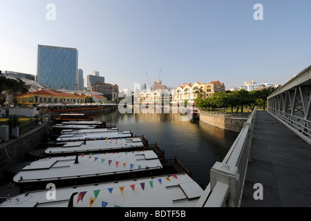 zeigen Sie nach Singapore River in Richtung Clarke Quay, Riverside Point und Stadt von Ord-Brücke in Richtung der Stadt, Singapur an Stockfoto