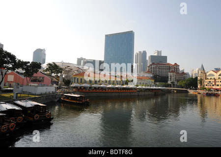 sehen Sie sich zum Clarke Quay und Singapur flussabwärts von Robertson Quay Bereich in Richtung der Stadt, Singapur Stockfoto