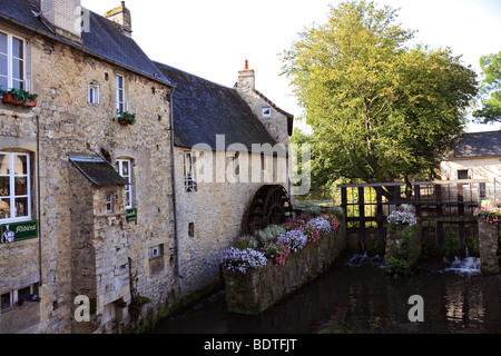 Fluss in Bayeux Normandie, Frankreich. Stockfoto