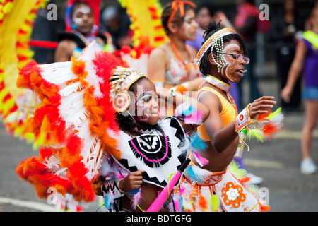 Junge Mädchen bei der Notting Hill Carnival in London Stockfoto