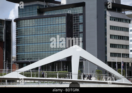 Tradeston / Wellenlinie Fußgänger & Zyklus Brücke über den Fluss Clyde an der Broomielaw in Glasgow Schottland, Vereinigtes Königreich Stockfoto