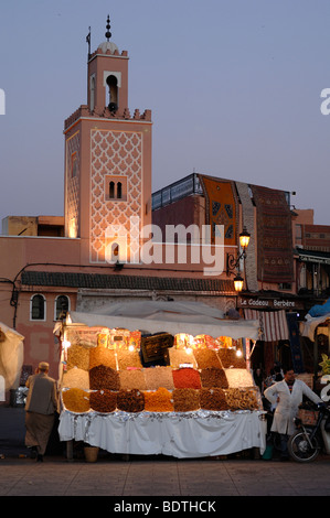 Getrocknete Früchte Stall Abend auf Djemaa El-Fna Platz Djemaa El Fna Marrakesch Marokko Stockfoto