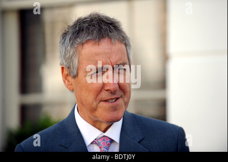 Schauspieler Komiker Schriftsteller und TV-Moderator Griff Rhys Jones spricht in Brighton UK Stockfoto