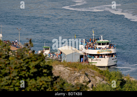 Magd des Bootes Nebel mit Touristen, Niagara Falls, Kanada Stockfoto