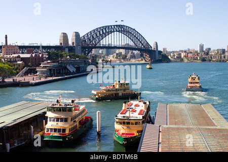 Fähren am Circular Quay in Sydney, Australien Stockfoto