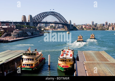 Fähren am Circular Quay in Sydney, Australien Stockfoto