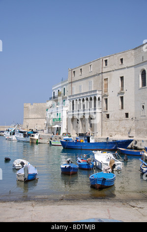 Blick auf den Hafen, Monopoli, Provinz Bari, Apulien Region, Italien Stockfoto