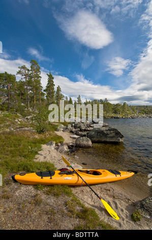 Kajak bin siehe Rogen, Naturreservat Rogen, Haerjedalen, Schweden, Kajak am See Rogen, Naturschutzgebiet, Schweden Stockfoto