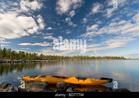 Kajak bin siehe Rogen, Naturreservat Rogen, Haerjedalen, Schweden, Kajak am See Rogen, Naturschutzgebiet, Schweden Stockfoto