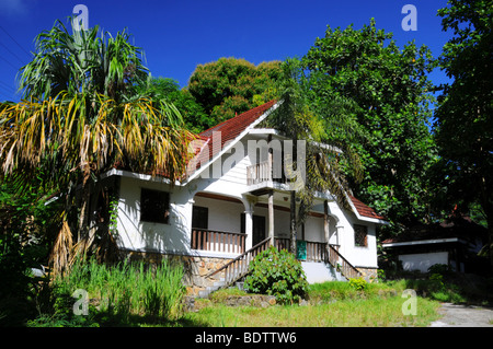 Haus zwischen tropischer Vegetation, Insel Mahe, Seychellen, Afrika, Indischer Ozean Stockfoto