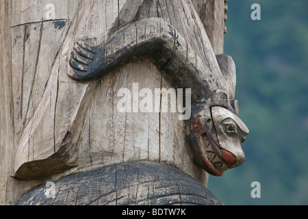 Wappenpfahl - (Totempfahl) / Totem Pol / Tlingit-Indianer - (Juneau) Stockfoto