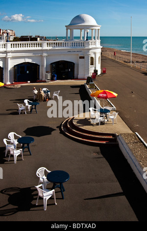 Cafe am Strand von Bexhill On Sea Stockfoto