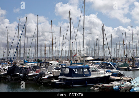 Yachten in Lymington Marina. Stockfoto