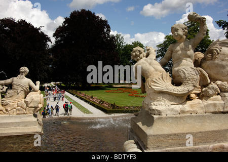 Statuen und Brunnen der Burg Gärten, Cesky Krumlov, Tschechische Republik, Europa Stockfoto