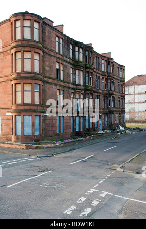 Wohnhäuser in Dalmarnock, Glasgow, Schottland warten auf Abbruch und Sanierung Stockfoto