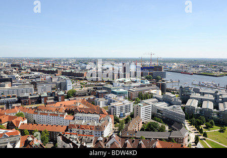 Blick über Hamburg von der Kirche St. Michaeliskirche, Fluss Elbe, Freeport, Speicherstadt, Elbphilharmonie, Kehrwiderspitze, Stadt Ma Stockfoto