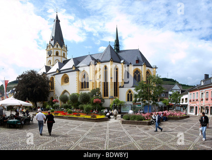 Pfarrei St. Laurentius-Kirche auf dem Marktplatz von Ahrweiler, Rheinland-Pfalz, Deutschland, Europa Stockfoto