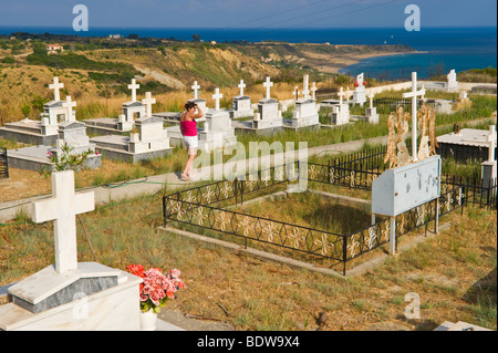 Friedhof in Ratzakli auf der griechischen Mittelmeer Insel von Kefalonia Griechenland GR Stockfoto