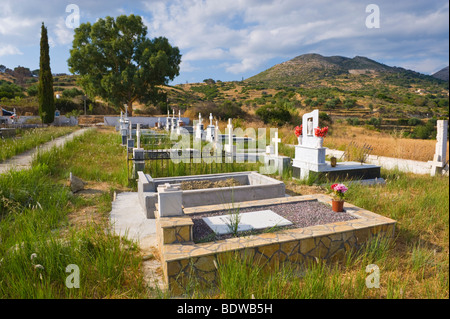 Friedhof in Ratzakli auf der griechischen Mittelmeer Insel von Kefalonia Griechenland GR Stockfoto