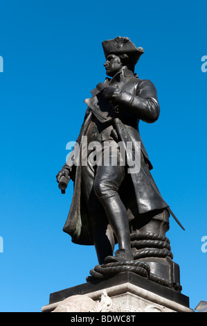 Bronzestatue von Captain James Cook auf der Mall, London, England, Großbritannien, UK Stockfoto