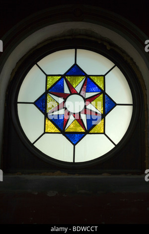 Details der Glasmalerei in der Synagoge, Pecs, Ungarn Stockfoto