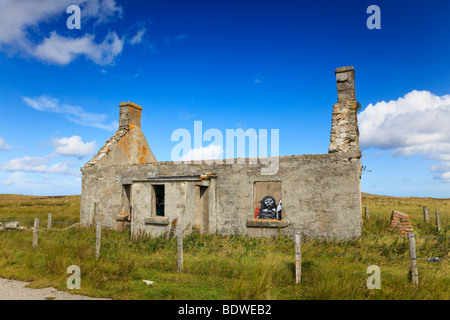 Graffiti in einem verlassenen croft, erbaut als Zufluchtsort für Reisende in der Wildnis von Nordschottland. Schottische Highlands. Stockfoto