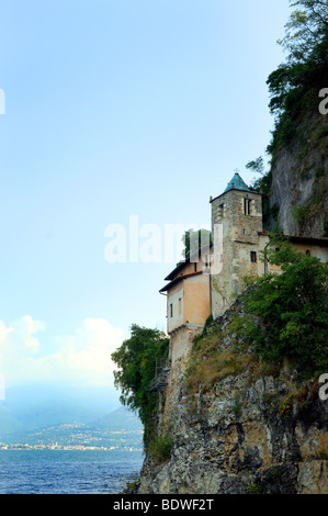 Die Einsiedelei der Heiligen Katharina am Ufer des Lago Maggiore in Norditalien Stockfoto