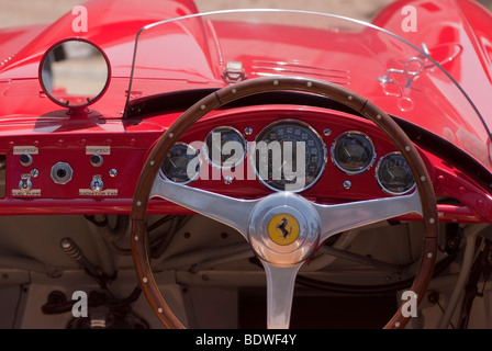 1954-Auktion Ferrari 500 Mondial-Serie ich außerhalb des Zeltes Gooding & Unternehmen, bevor das Unternehmen in Pebble Beach, Kalifornien Stockfoto