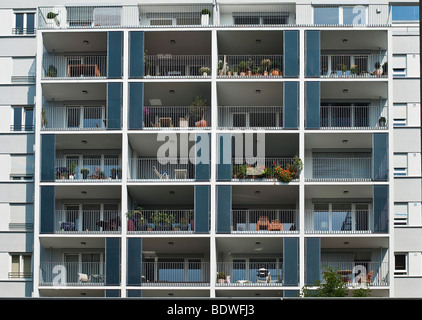 Balkone auf hohen Aufstieg Gebäude, West Port, Frankfurt, Hessen, Deutschland, Europa Stockfoto