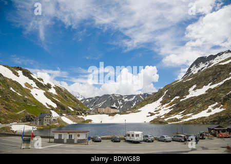 Blick über den See in die Schweiz aus Italien, Grand Saint-Bernard, Großen Sankt Bernhard Pass, Col du Grand-Saint-Bernard Stockfoto