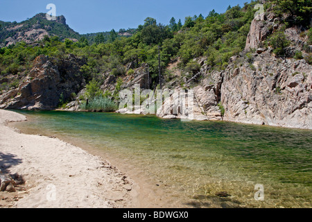 Solenzara-Fluss, Gebirgsgruppe Bavella, Korsika, Frankreich, Europa Stockfoto