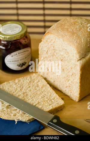 Frisch gebackenes Vollkornbrot Stockfoto