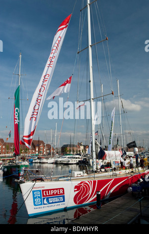 Singapur-Clipper Yacht ankern in Hull Marina vorbereiten Clipper Round the World Yacht Race 09-10 Stockfoto