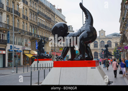 Statuen von Baby-Drachen auf Rue Faidherbe, Faidherbe Street, Lille, Nord-Pas-de-Calais, Frankreich, Europa Stockfoto