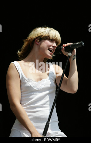 Mieze Katz, Sängerin der deutschen Pop und Rock band MIA. Live beim draußen Festival in Dielsdorf, Zürich, Schweiz Stockfoto