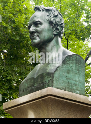 Eine Statue von Alexander von Humboldt von Gustav Blaeser im Central Park in New York City, USA Stockfoto