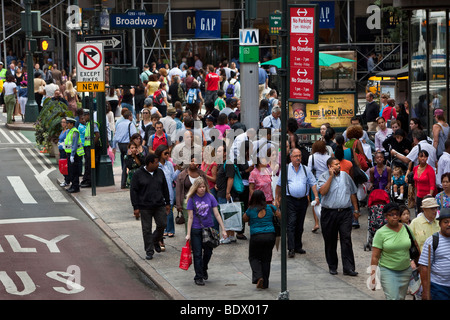 Fußgängerverkehr - New York City Straßen Stockfoto