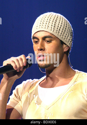 ENRIQUE IGLESIAS - spanische Pop-Sängerin im Oktober 2002 Stockfoto