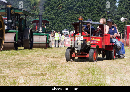 Miniatur-Dampf-Wagen Stockfoto