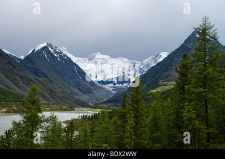 Glazial-See Ak-Kem am Fuße des Belukha Berg. Altai, Russland. Stockfoto