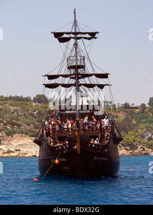 Black Pearl, einem touristischen Tag-Kreuzfahrtschiff in Ayia Napa, Zypern. Stockfoto