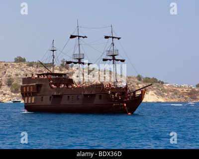 Black Pearl, einem touristischen Tag-Kreuzfahrtschiff in Ayia Napa, Zypern. Stockfoto